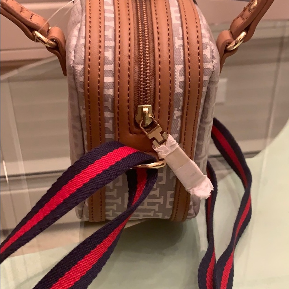 Brand new Tommy Hilfiger Bag - Picture 2 of 2